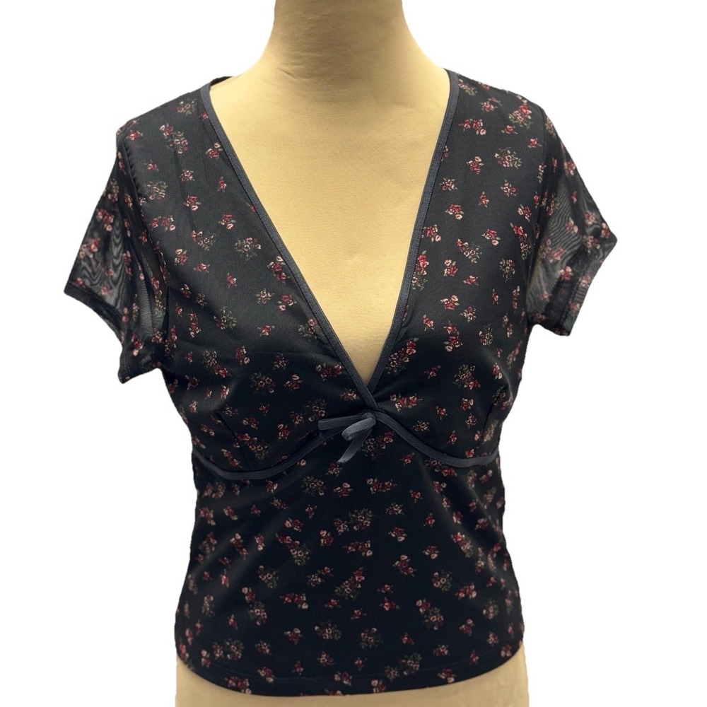 Aeropostale Women's Black with Floral Print Mesh V-Neck Crop Top Large